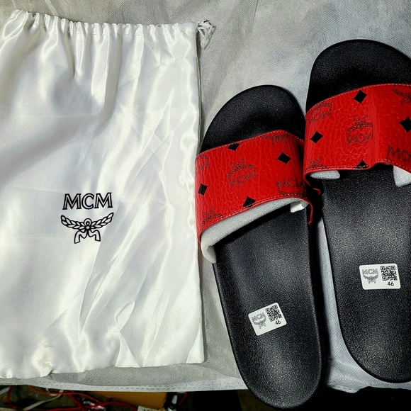 MCM Red and Black Logo Slides - Picture 2 of 16